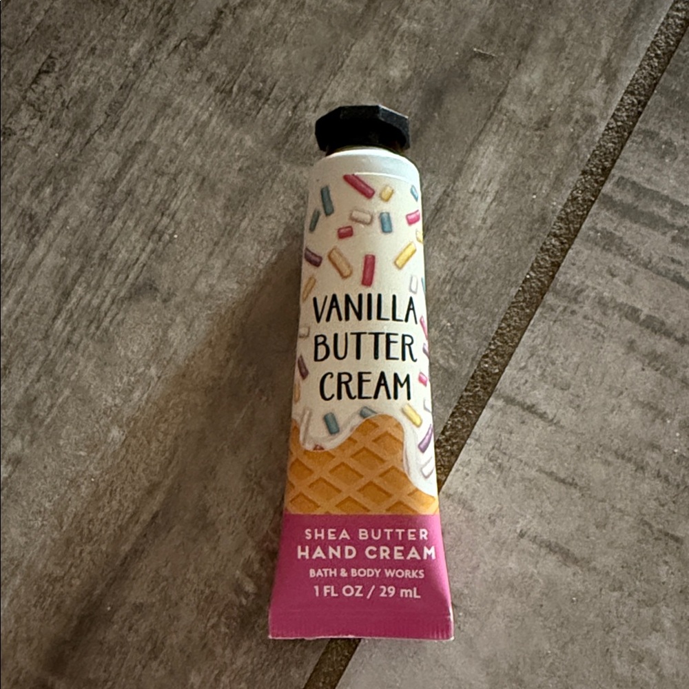 Bath & Body Works Vanilla Butter Cream Hand Cream with Sprinkles